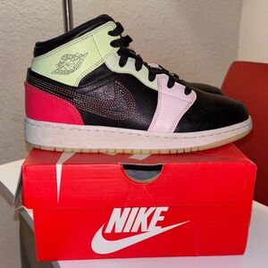 Nike Multicolor Mid Sneakers